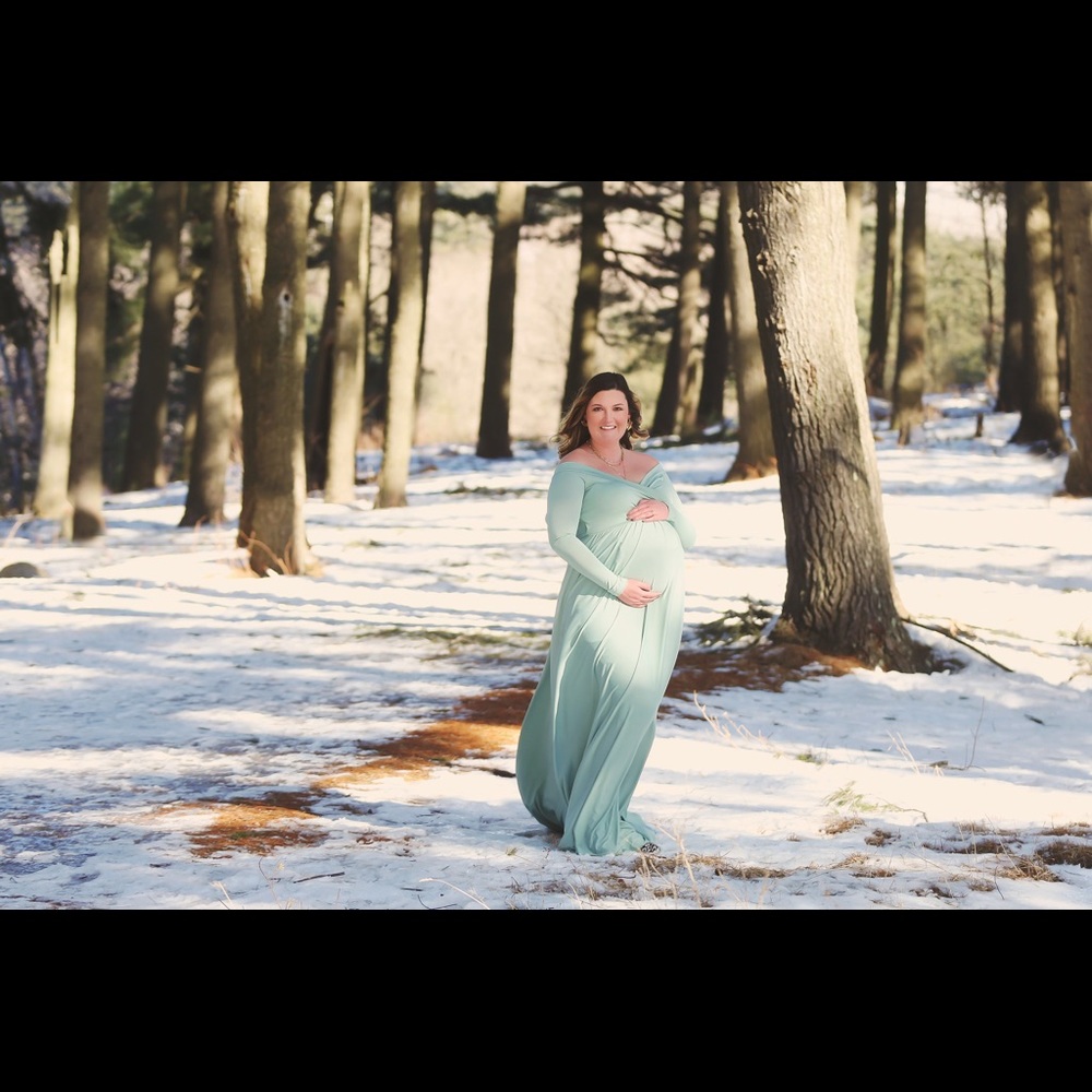 Maternity dress size M from Amazon worn for maternity pictures!